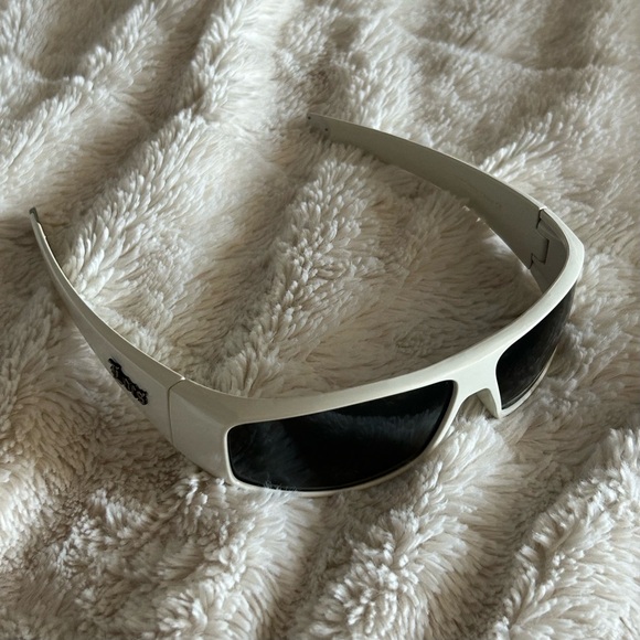 Retro Sunglasses - Picture 2 of 4